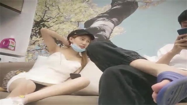 深夜探花第二场:黑帽纹身辣妹苗条胴体遭猛男狂操,淫水四溅娇喘连连